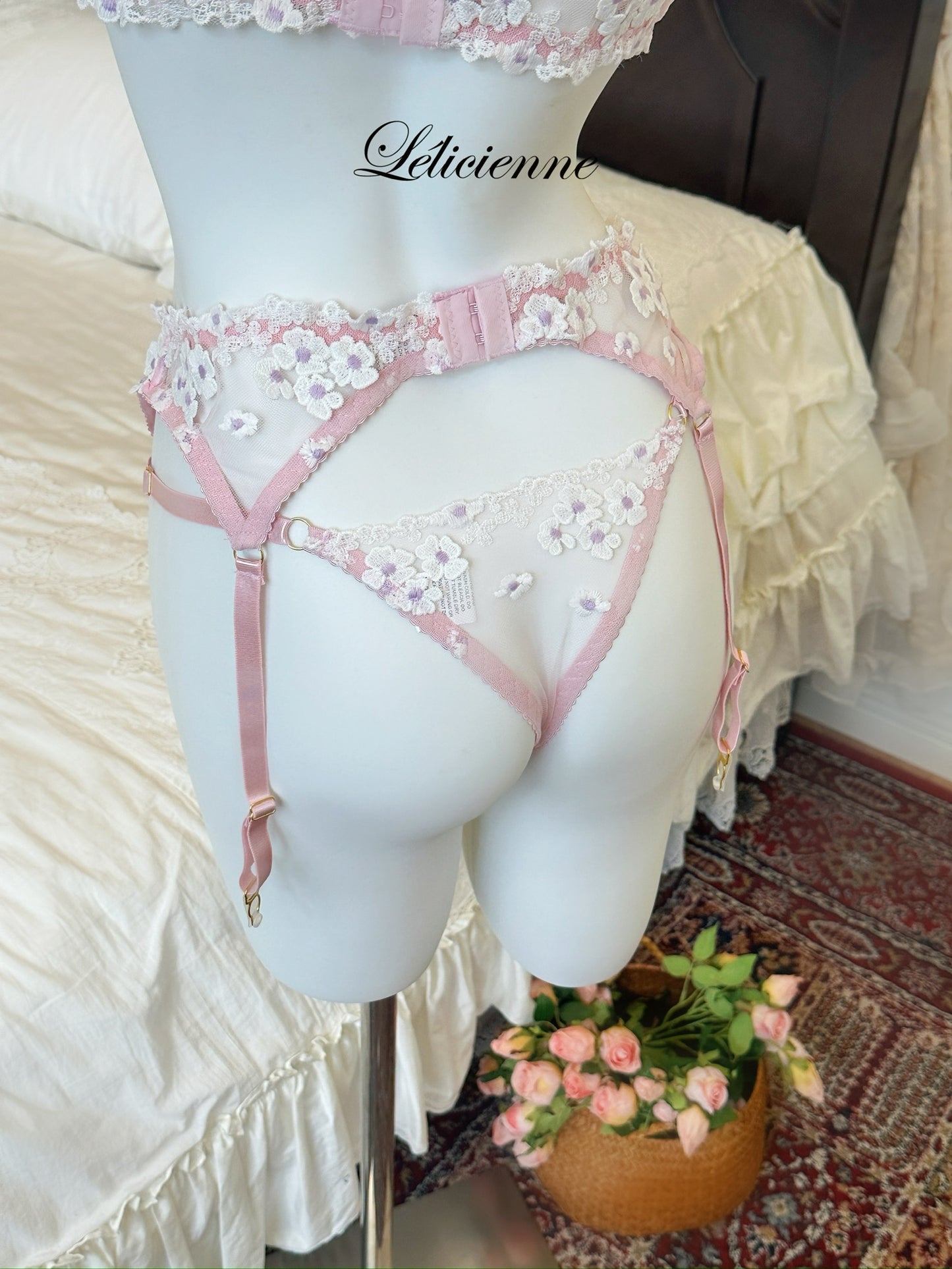 Emilia Garter Set White/Pink