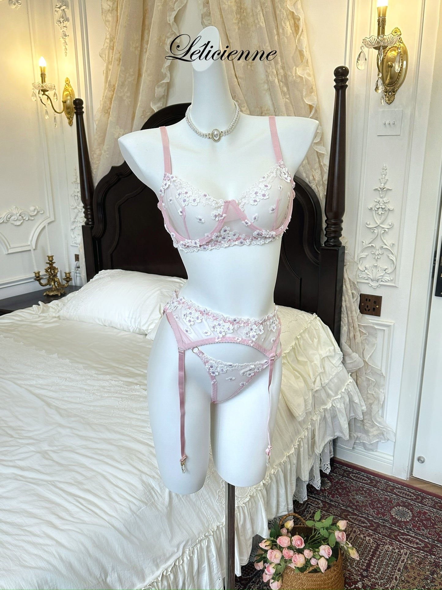 Emilia Garter Set White/Pink