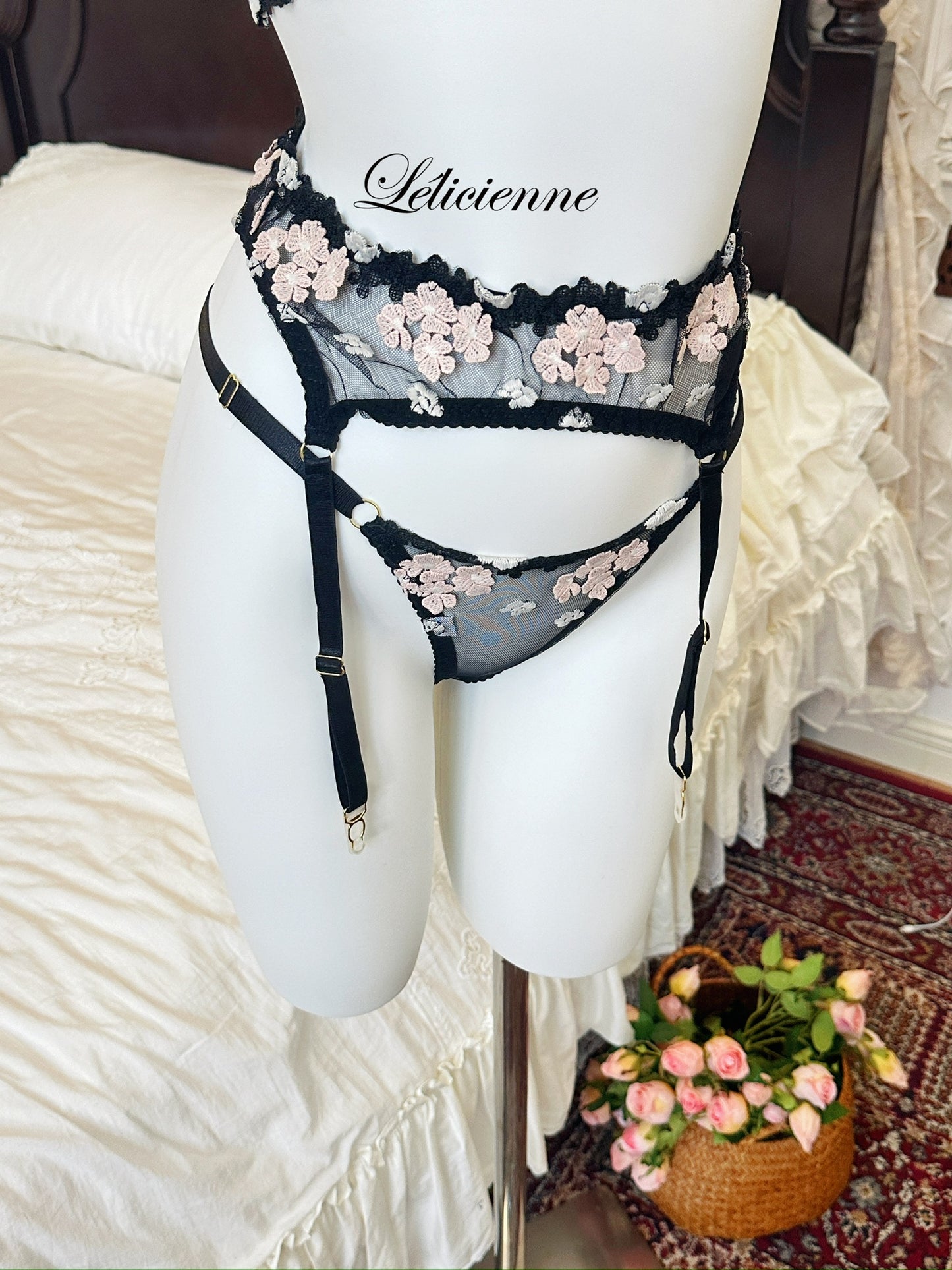 Emilia Garter Set Black